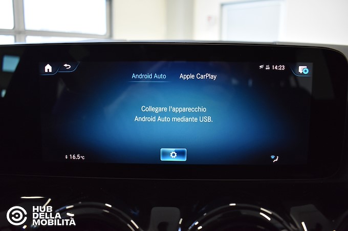 MERCEDES-BENZ GLA 180 Automatic Business Extra